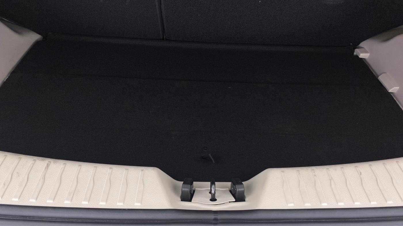2020 Mahindra XUV300 W8 (O) DIESEL  AT, Diesel, Automatic, 3,774 km, Boot Inside