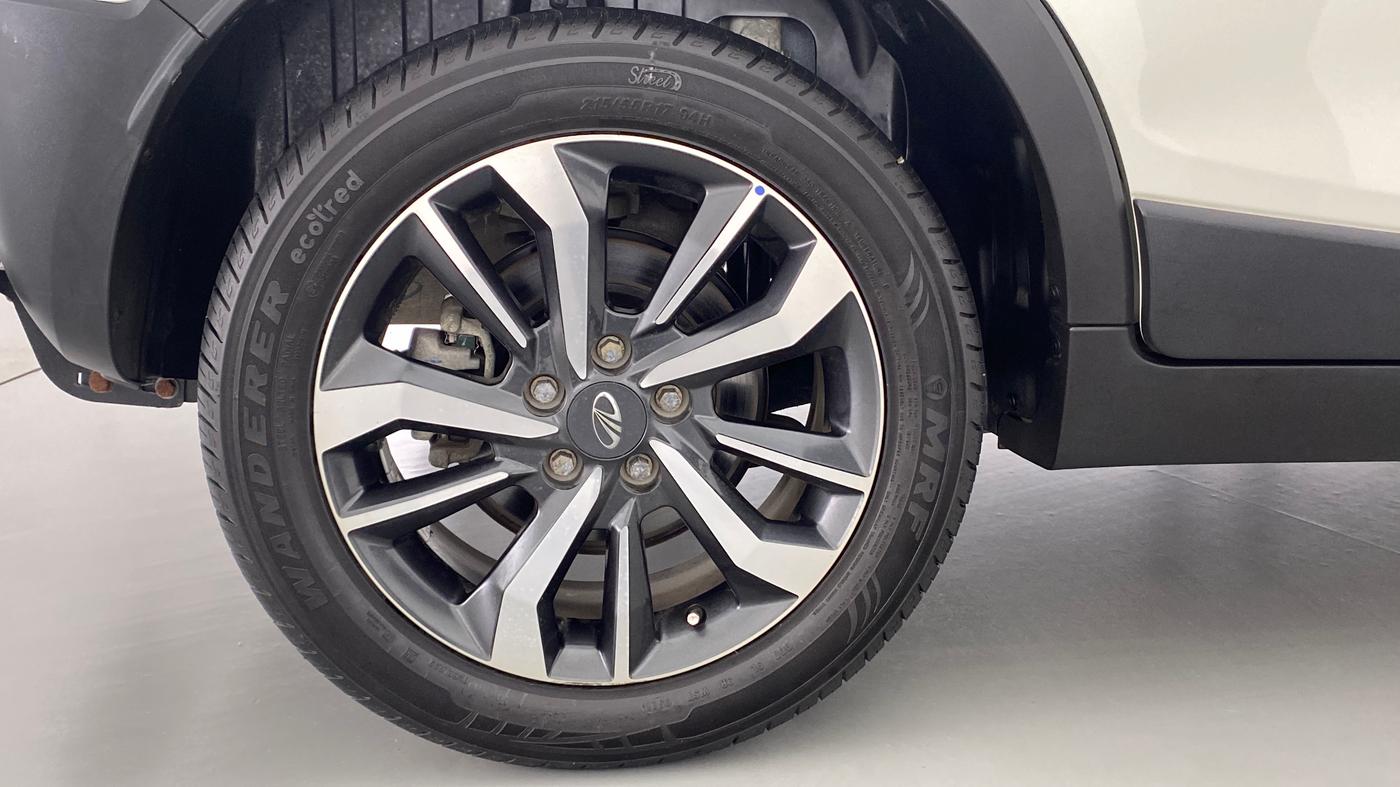 2020 Mahindra XUV300 W8 (O) DIESEL  AT, Diesel, Automatic, 3,774 km, Right Rear Wheel