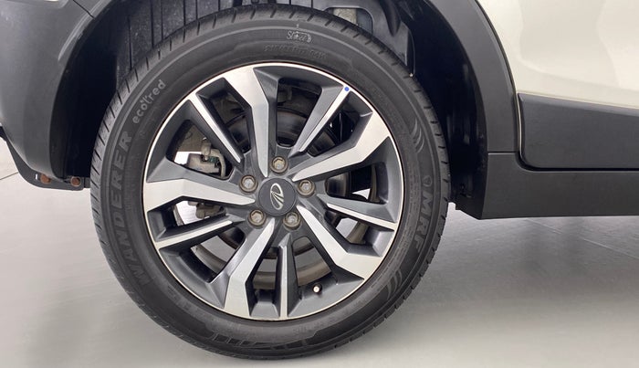 2020 Mahindra XUV300 W8 (O) DIESEL  AT, Diesel, Automatic, 3,774 km, Right Rear Wheel
