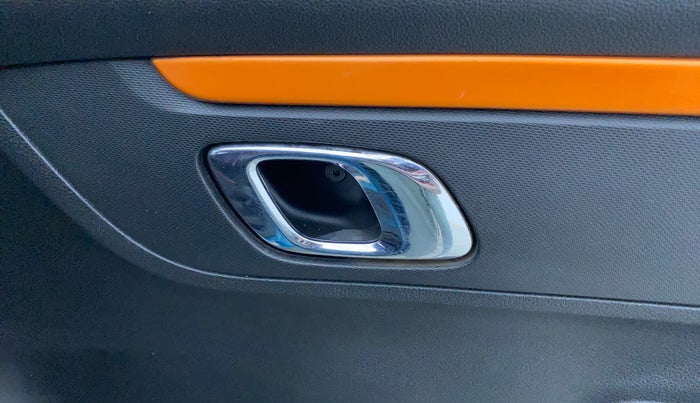 2021 Renault Kwid CLIMBER 1.0 AMT (O), Petrol, Automatic, 49,505 km, Driver Side Door Panels Control