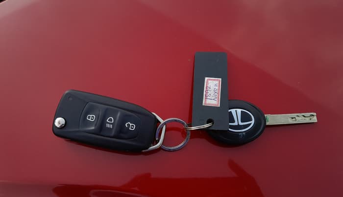 2019 Tata NEXON XM PETROL, Petrol, Manual, 46,738 km, Key Close Up