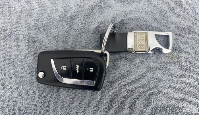 2014 Toyota Corolla Altis G AT, Petrol, Automatic, 79,110 km, Key Close Up