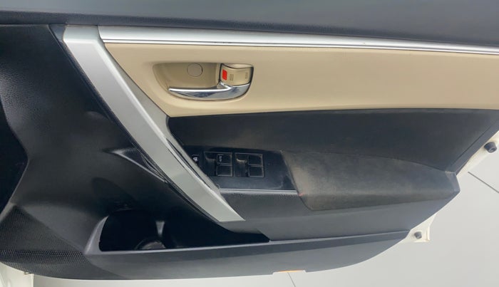 2014 Toyota Corolla Altis G AT, Petrol, Automatic, 79,110 km, Driver Side Door Panels Control