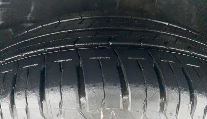 2014 Toyota Corolla Altis G AT, Petrol, Automatic, 79,110 km, Left Front Tyre Tread