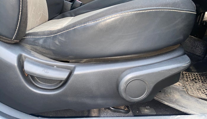 2018 Hyundai Grand i10 ASTA 1.2 KAPPA VTVT, Petrol, Manual, 97,963 km, Driver Side Adjustment Panel