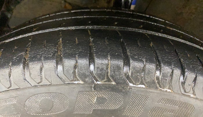 2021 Maruti XL6 ZETA AT, Petrol, Automatic, 60,390 km, Left Front Tyre Tread