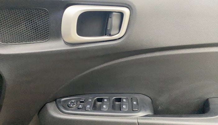 2020 Hyundai VENUE SX 1.0 TURBO, Petrol, Manual, 16,817 km, Driver Side Door Panels Control