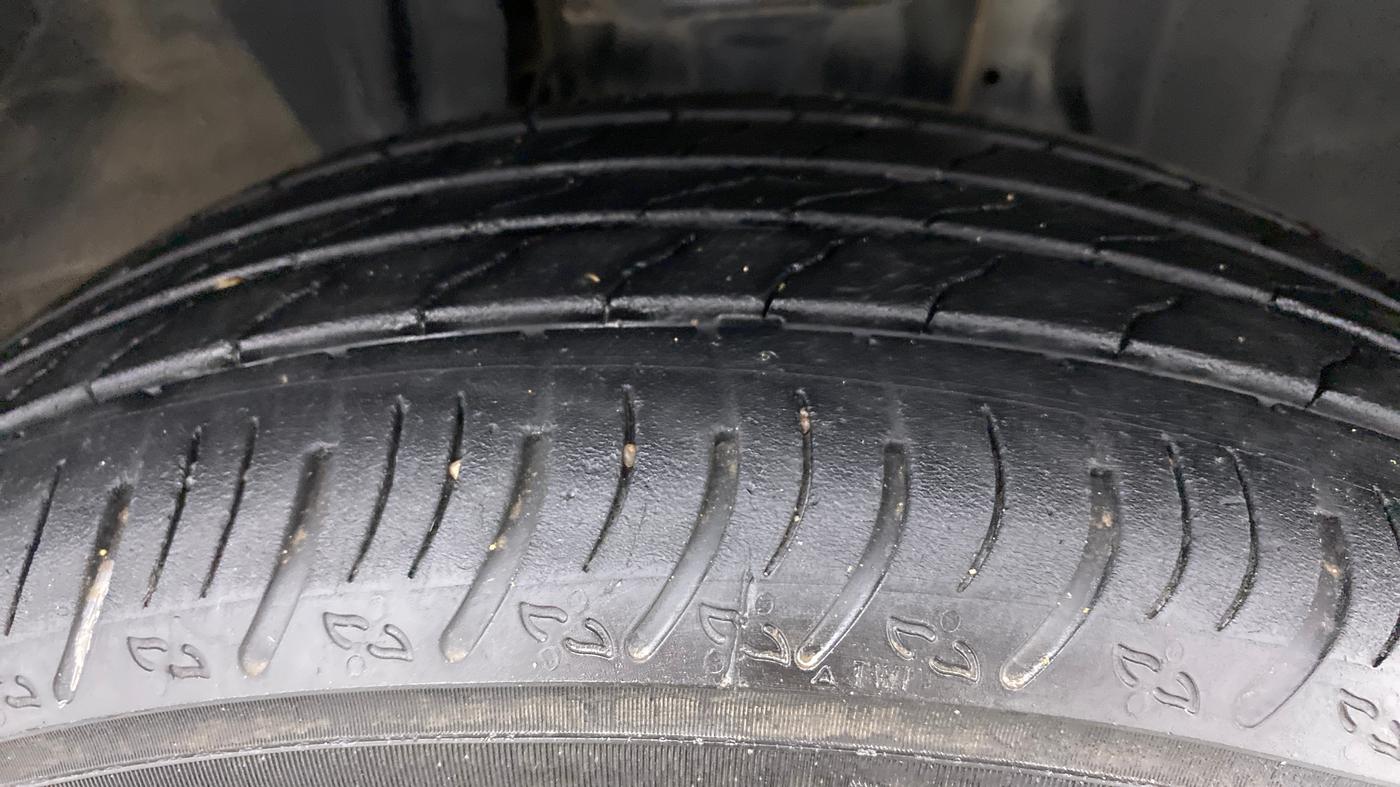 2022 Nissan MAGNITE XE 1.0 MT, Petrol, Manual, 26,977 km, Right Front Tyre Tread