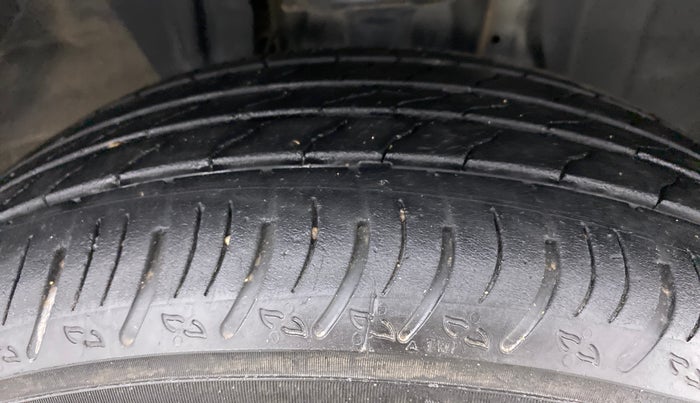 2022 Nissan MAGNITE XE 1.0 MT, Petrol, Manual, 26,977 km, Right Front Tyre Tread