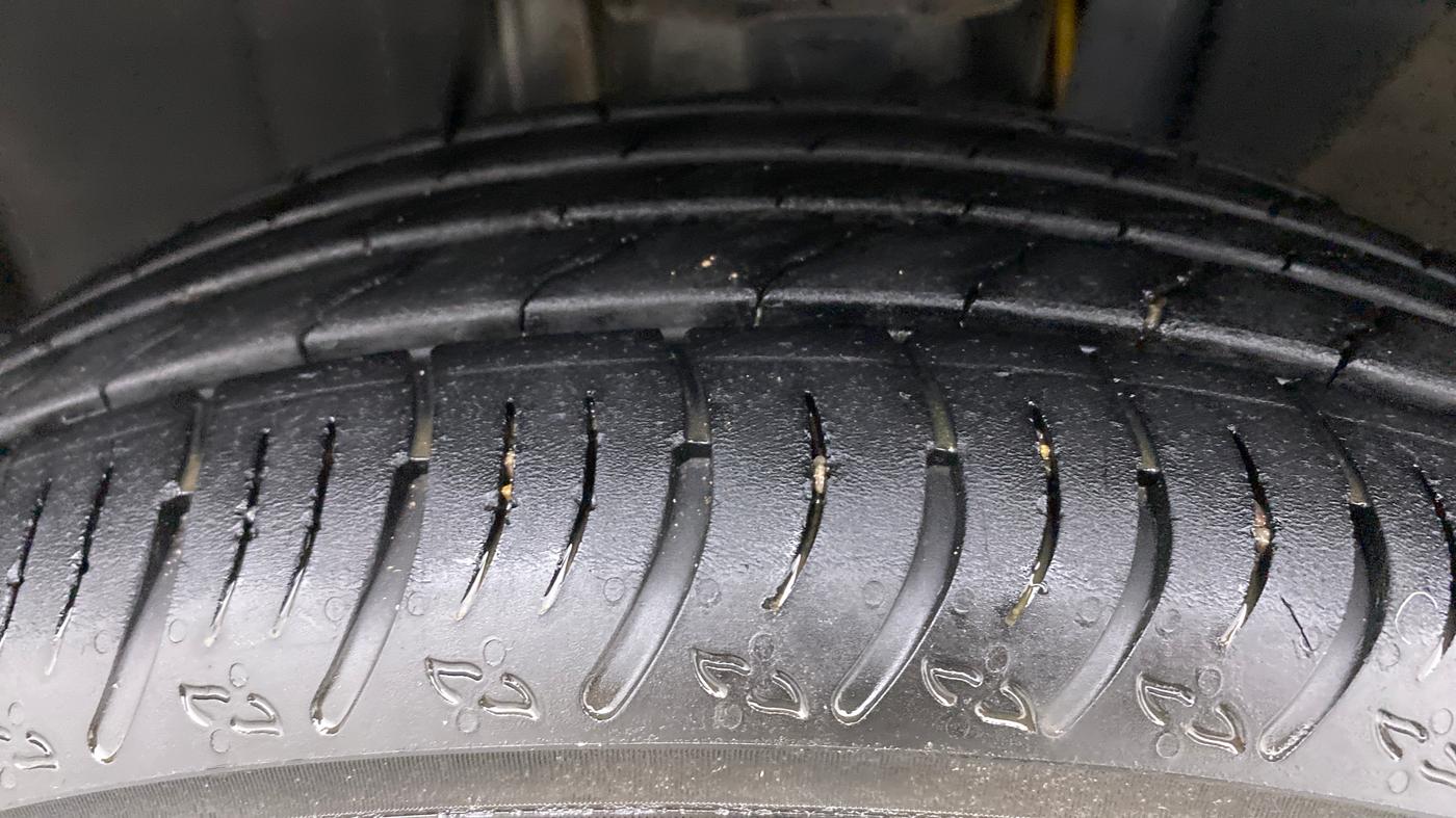 2022 Nissan MAGNITE XE 1.0 MT, Petrol, Manual, 26,977 km, Left Front Tyre Tread