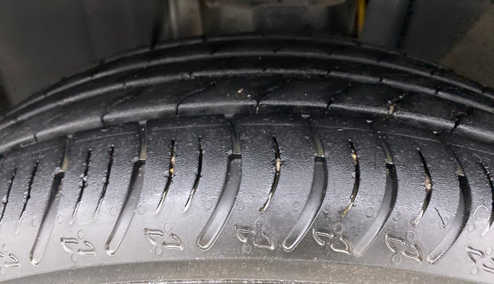 2022 Nissan MAGNITE XE 1.0 MT, Petrol, Manual, 26,977 km, Left Front Tyre Tread