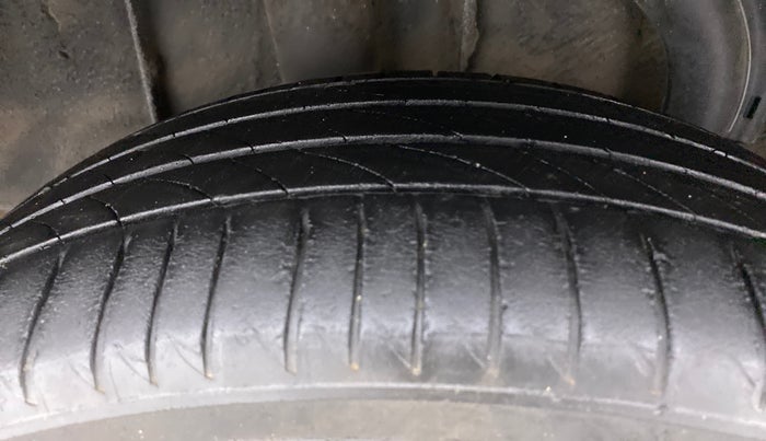 2022 Nissan MAGNITE XE 1.0 MT, Petrol, Manual, 26,977 km, Right Rear Tyre Tread