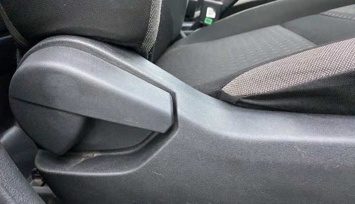 2022 Nissan MAGNITE XE 1.0 MT, Petrol, Manual, 26,977 km, Driver Side Adjustment Panel