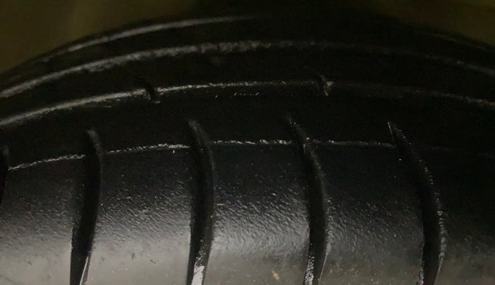 2015 Maruti Celerio VXI AMT, Petrol, Automatic, 70,811 km, Right Front Tyre Tread