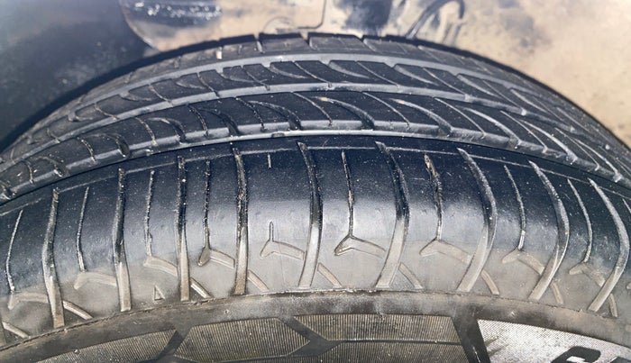 2018 Hyundai Elite i20 MAGNA EXECUTIVE 1.2, Petrol, Manual, 55,422 km, Left Front Tyre Tread