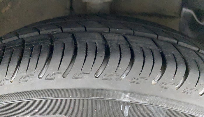 2014 Hyundai Xcent S 1.2 OPT, Petrol, Manual, 64,118 km, Right Front Tyre Tread