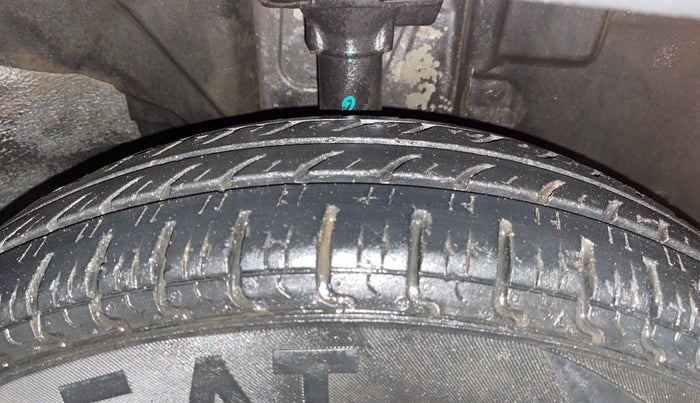 2016 Renault Kwid RXT 1.0 AMT, Petrol, Automatic, 23,438 km, Right Front Tyre Tread