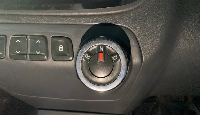 2016 Renault Kwid RXT 1.0 AMT, Petrol, Automatic, 23,438 km, Gear Lever