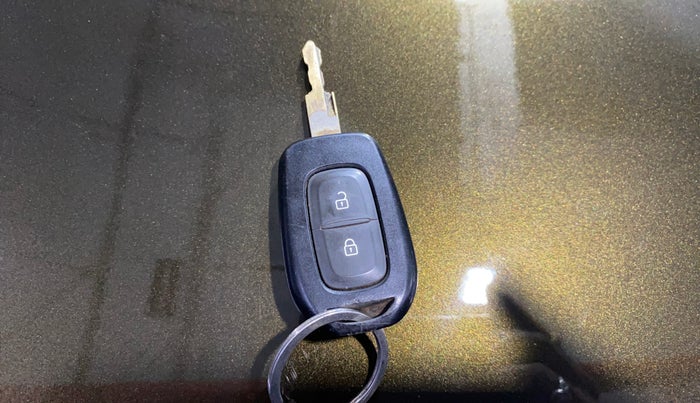 2016 Renault Kwid RXT 1.0 AMT, Petrol, Automatic, 23,438 km, Key Close Up