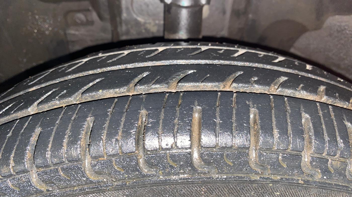 2016 Renault Kwid RXT 1.0 AMT, Petrol, Automatic, 23,438 km, Left Front Tyre Tread