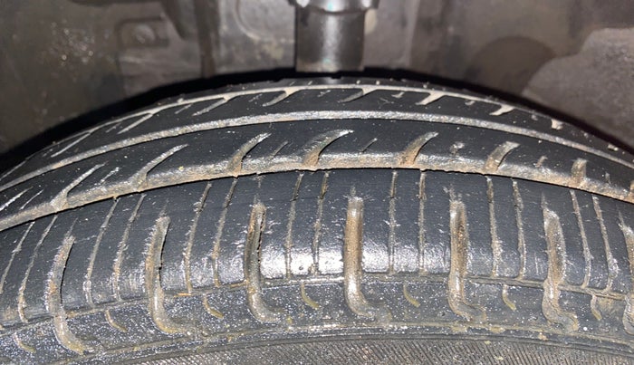 2016 Renault Kwid RXT 1.0 AMT, Petrol, Automatic, 23,438 km, Left Front Tyre Tread