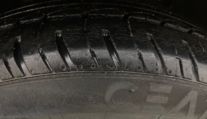 2016 Tata Tiago XZ PETROL, Petrol, Manual, 46,563 km, Right Front Tyre Tread