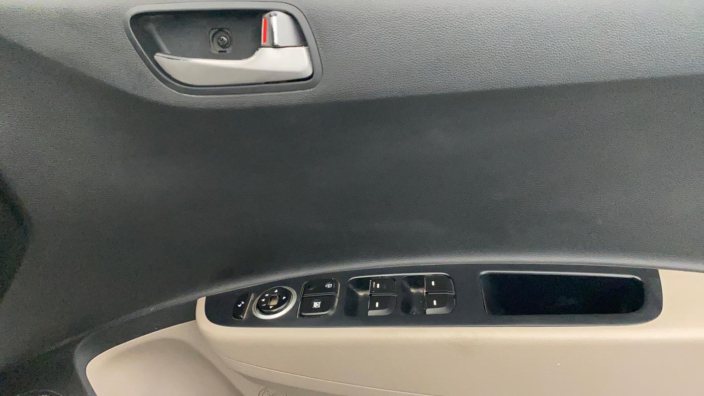 2014 Hyundai Grand i10 SPORTZ 1.1 CRDI, Diesel, Manual, 1,15,397 km, Driver Side Door Panels Control