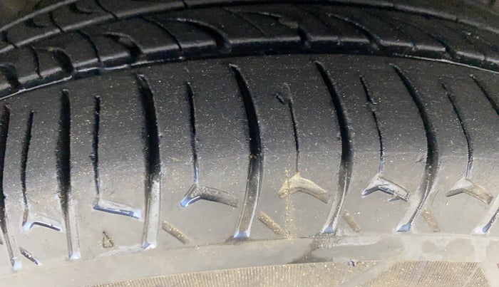 2020 Hyundai GRAND I10 NIOS SPORTZ AMT 1.2 KAPPA VTVT, Petrol, Automatic, 76,813 km, Right Front Tyre Tread