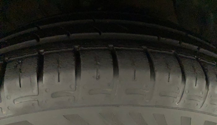 2022 Hyundai GRAND I10 NIOS SPORTZ 1.2 KAPPA VTVT CNG, CNG, Manual, 25,695 km, Right Front Tyre Tread
