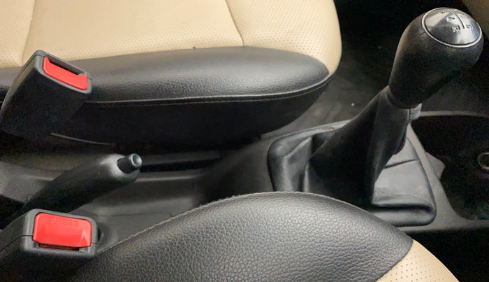 2016 Hyundai Eon ERA +, Petrol, Manual, 44,873 km, Gear Lever