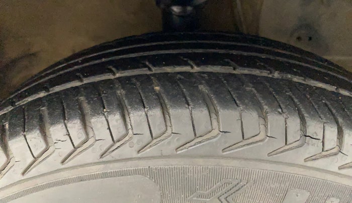 2016 Hyundai Eon ERA +, Petrol, Manual, 44,873 km, Right Front Tyre Tread