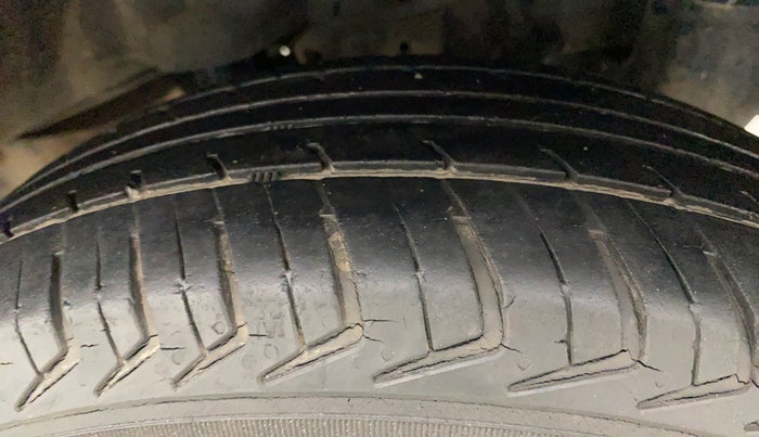 2016 Hyundai Eon ERA +, Petrol, Manual, 44,873 km, Left Rear Tyre Tread