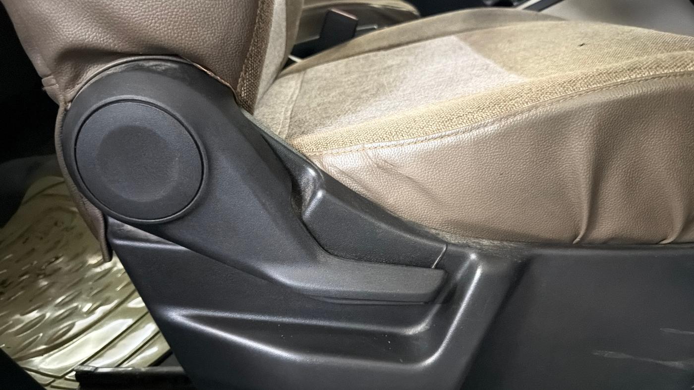 2020 Maruti New Wagon-R LXI CNG 1.0, CNG, Manual, 1,09,648 km, Driver Side Adjustment Panel