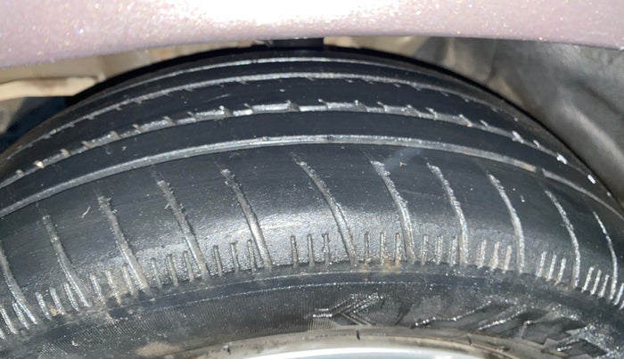 2014 Honda Brio S MT, Petrol, Manual, 67,353 km, Left Front Tyre Tread