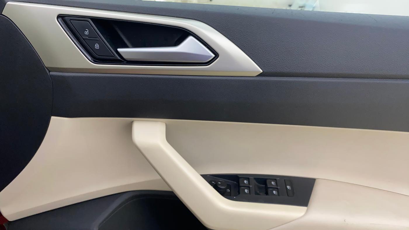 2022 Volkswagen VIRTUS TOPLINE TSI 1.0 AT, Petrol, Automatic, 36,467 km, Driver Side Door Panels Control