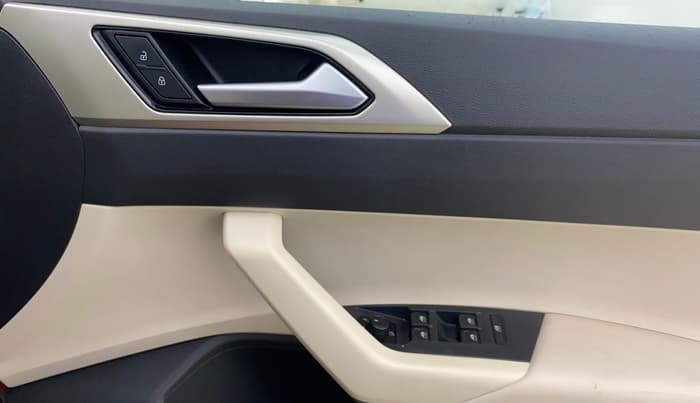2022 Volkswagen VIRTUS TOPLINE TSI 1.0 AT, Petrol, Automatic, 36,780 km, Driver Side Door Panels Control