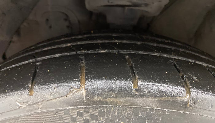 2017 Hyundai Verna 1.6 VTVT SX, Petrol, Manual, 86,015 km, Left Front Tyre Tread