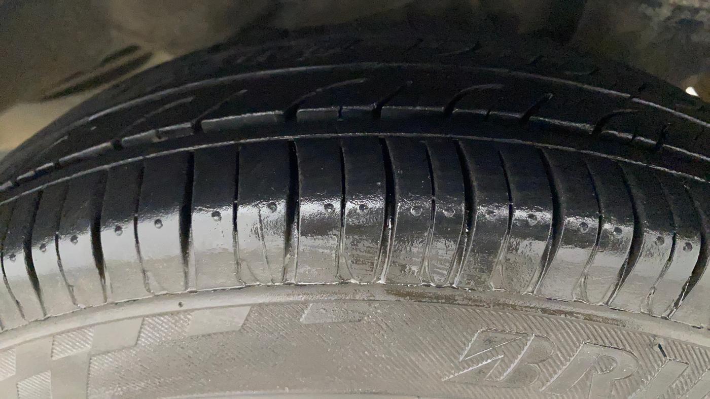 2014 Hyundai Eon ERA +, Petrol, Manual, 88,643 km, Left Rear Tyre Tread