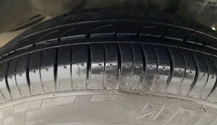2014 Hyundai Eon ERA +, Petrol, Manual, 88,643 km, Left Rear Tyre Tread