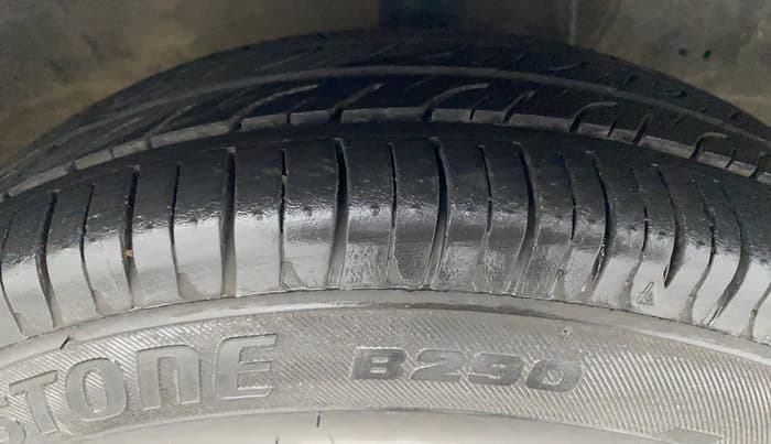 2014 Hyundai Eon ERA +, Petrol, Manual, 88,643 km, Right Front Tyre Tread