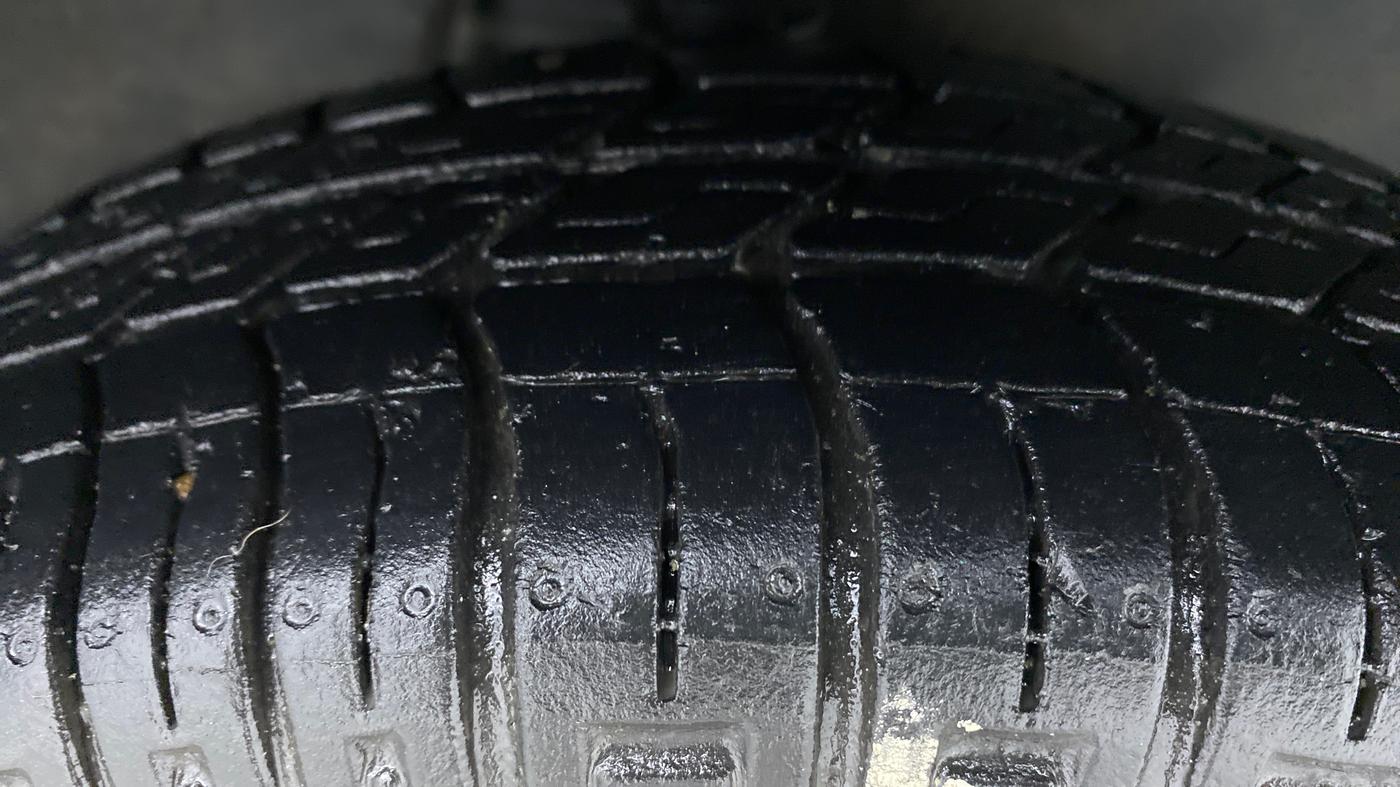 2018 Maruti Alto 800 LXI, Petrol, Manual, 44,762 km, Right Front Tyre Tread