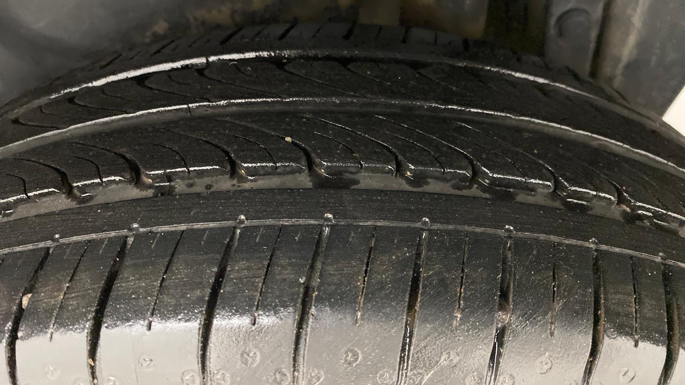 2014 Maruti Swift Dzire ZXI, Petrol, Manual, 95,215 km, Left Rear Tyre Tread