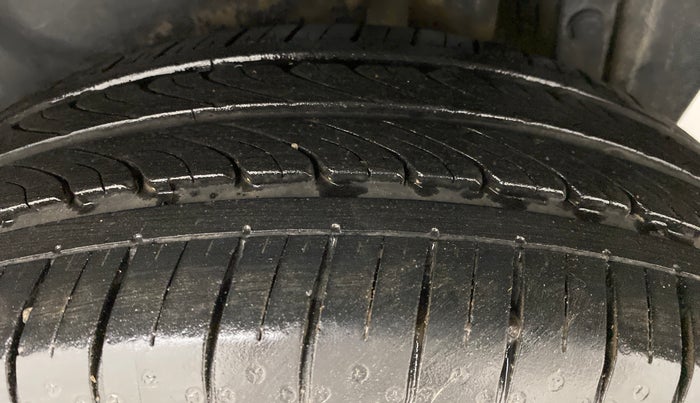 2014 Maruti Swift Dzire ZXI, Petrol, Manual, 95,215 km, Left Rear Tyre Tread