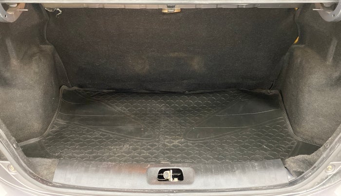 2014 Maruti Swift Dzire ZXI, Petrol, Manual, 95,215 km, Boot Inside