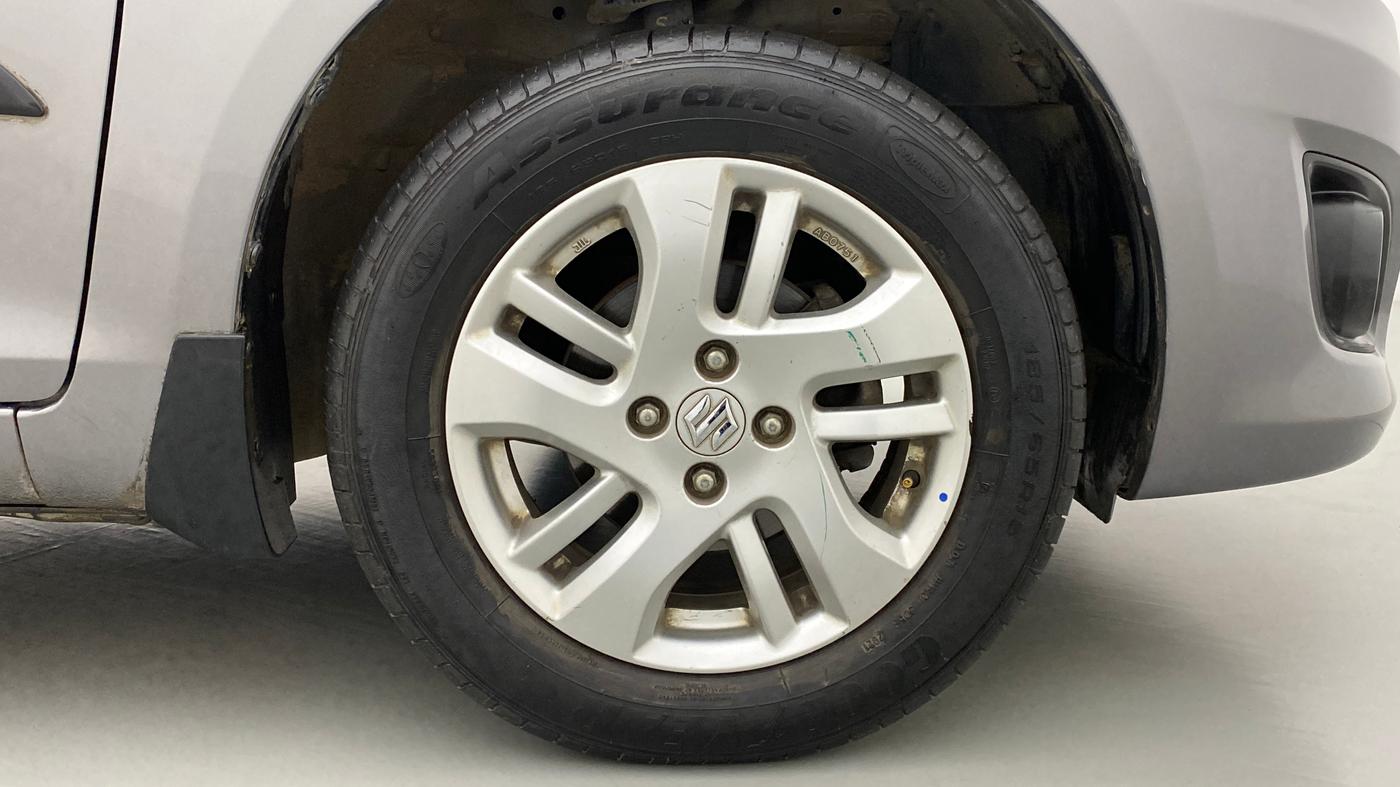 2014 Maruti Swift Dzire ZXI, Petrol, Manual, 95,215 km, Right Front Wheel