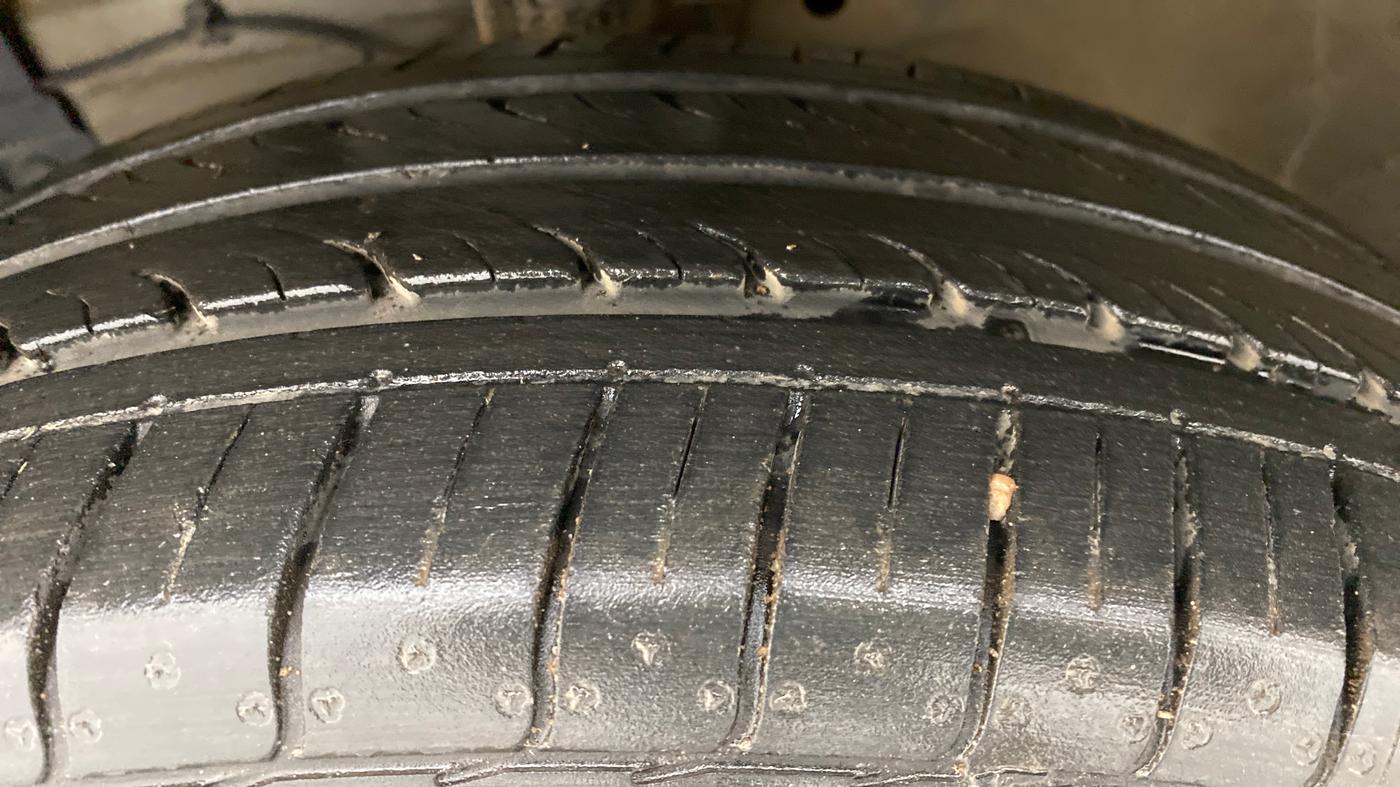 2014 Maruti Swift Dzire ZXI, Petrol, Manual, 95,215 km, Left Front Tyre Tread