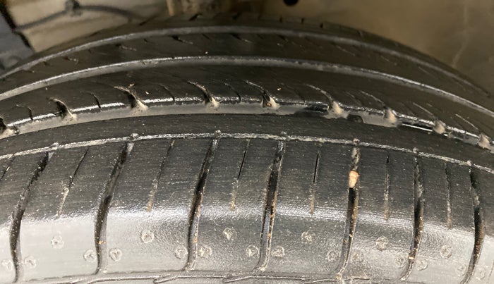 2014 Maruti Swift Dzire ZXI, Petrol, Manual, 95,215 km, Left Front Tyre Tread