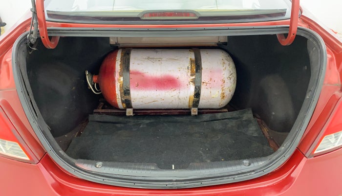 2017 Hyundai Verna FLUIDIC 4S 1.4 VTVT, CNG, Manual, 1,05,023 km, Boot Inside