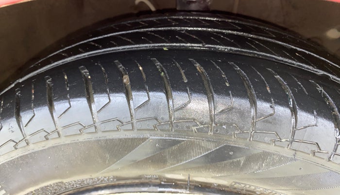 2017 Hyundai Verna FLUIDIC 4S 1.4 VTVT, CNG, Manual, 1,05,023 km, Right Front Tyre Tread