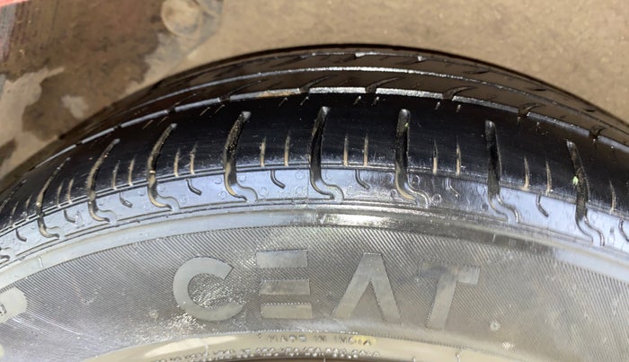 2017 Hyundai Verna FLUIDIC 4S 1.4 VTVT, CNG, Manual, 1,05,023 km, Right Rear Tyre Tread